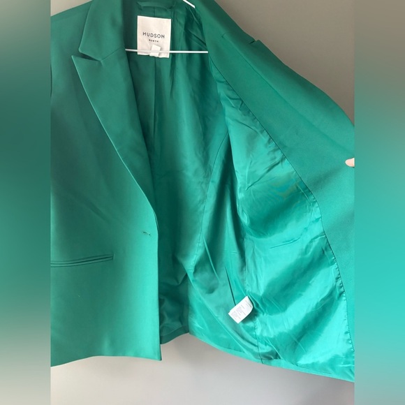 Hudson North, size 8, vibrant green blazer, recycled polyester - Picture 6 of 9